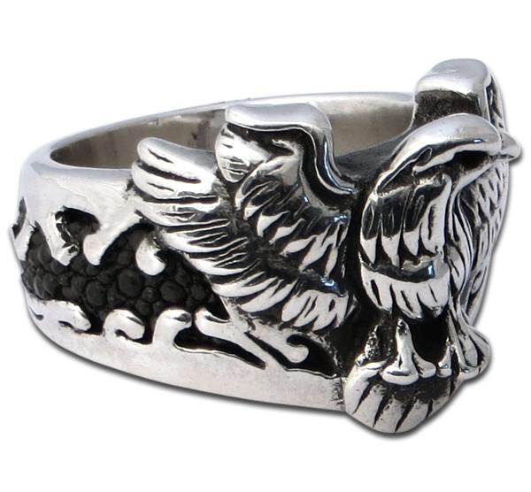 Massive Eagle-Ring With Stingray Leather