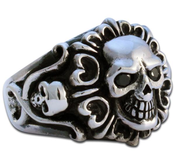 Pirate-Crest Skull Ring